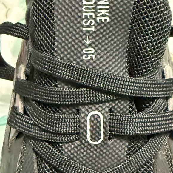 Nike Quest 05 Black and White Running women’s Shoes - Picture 7 of 7